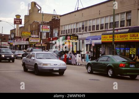 Chicago, Illinois, U.S.A. - Devon Street, quartiere dell'Asia meridionale, Chicago settentrionale, diversità etnica Foto Stock