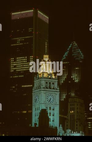 Wrigley Building at Night, Chicago, Illinois, Stati Uniti. Foto Stock