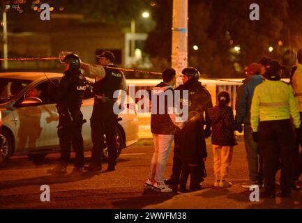 GYE-SUSPENDEN PARTIDO POR ALARMA Latacunga, sabado 23 de marzo del 2024 una alarma en los exteriores del estadio la Cocha, de Latacunga, obligo a suspender el partido entre Nacional y Deportivo Cuenca que se jugaba por la 4 fecha del campionato de futbol, y activar los respectivos protocolos de seguridad. Fotos: Jorge PÃ rez/API Latacunga Cotopaxi Ecuador CLJ-GYE-SUSPENDENPARTIDOPORALARMA-b67cd54ed76a5e1310340a3875f6a51f *** GYE HA SOSPESO LA PARTITA PER ALLARME Latacunga, sabato 23 marzo 2024 un allarme fuori dallo stadio la Cocha, Latacunga, costretto a sospendere la PARTITA tra Nacional e Deporti Foto Stock