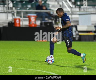 Durham, Carolina del Nord, Stati Uniti. 23 marzo 2024. L'attaccante del North Carolina FC Oalex Anderson Jr. Volteggia verso la rete. Il North Carolina FC ospitò i Tampa Bay Rowdies al WakeMed Soccer Park di Cary, Carolina del Nord. (Credit Image: © Patrick Magoon/ZUMA Press Wire) SOLO PER USO EDITORIALE! Non per USO commerciale! Foto Stock