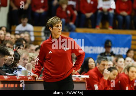 Bloomington, Stati Uniti. 23 marzo 2024. L'Indiana Coach Teri Moren allenò contro Fairfield durante una partita del torneo di basket femminile NCAA alla Simon Skjodt Assembly Hall. Indiana ha vinto 89-56. (Foto di Jeremy Hogan/SOPA Images/Sipa USA) credito: SIPA USA/Alamy Live News Foto Stock