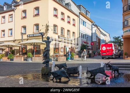 Bitburg: via Hauptstraße, città vecchia, zona pedonale di Eiffel, Renania-Palatinato, Germania Foto Stock