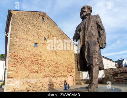 Treviri: Statua di Karl Marx, opera dello scultore Wu Weishan è un dono della Repubblica Popolare Cinese a Mosella, Renania-Palatinato Foto Stock