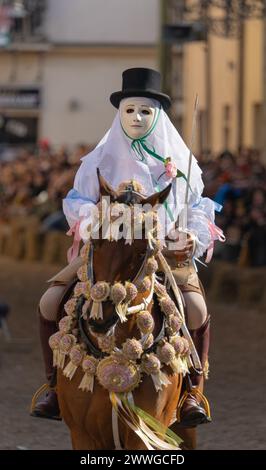 Su componidori leader della tradizionale corsa di cavalli Sartiglia nella città di Oristano Foto Stock