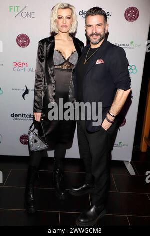 Verena Kerth und Marc Terenzi bei der Doppelfeier 5 Jahre Faceclub und Geburtstag von Sören Bauer in der Kasematte 20. Amburgo, 23.03.2024 *** Verena Kerth e Marc Terenzi alla doppia celebrazione dei 5 anni di compleanno di Faceclub e Sören Bauers al Kasematte 20 Amburgo, 23 03 2024 foto:xgbrcix/xFuturexImagex bauer 4319 Foto Stock