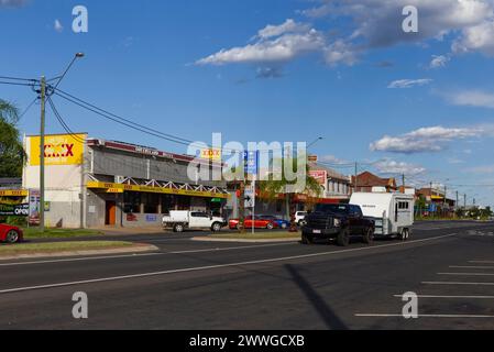 Lo storico Queensland Hotel è il più antico edificio con licenza per alcolici di Miles, situato nel Darling Downs Queensland Australia Foto Stock