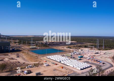 Batteria Chinchilla da 200 MWh con batterie Tesla presso la centrale elettrica di Kogan Creek nel Queensland Australia Foto Stock