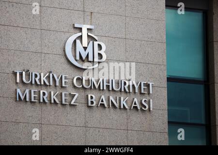 Gaziantep, Turkiye. 22 marzo 2024. Gaziantep, Turkiye. 22 marzo 2024. Il logo della Banca centrale della Repubblica di Turchia (TCMB) sull'edificio della Banca TCMB a Gaziantep, Turkiye meridionale (immagine di credito: © Zakariya Yahya/IMAGESLIVE via ZUMA Press Wire) SOLO PER USO EDITORIALE! Non per USO commerciale! Foto Stock