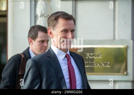 Londra, Inghilterra, Regno Unito. 24 marzo 2024. Il Cancelliere dello SCACCHIERE JEREMY HUNT è visto a Westminster mentre appare negli spettacoli politici domenicali. (Credit Image: © Tayfun Salci/ZUMA Press Wire) SOLO PER USO EDITORIALE! Non per USO commerciale! Crediti: ZUMA Press, Inc./Alamy Live News Foto Stock