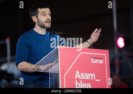 Madrid, Spagna. 23 marzo 2024. Pablo Bustinduy, Ministro dei diritti sociali, dei consumatori e Agenda 2030 interviene durante l'atto di chiusura della prima Assemblea della coalizione. Sumar ha tenuto un'assemblea fondatrice con l'obiettivo di fornire alla formazione una struttura organizzativa che celebri la sua prima assemblea a la nave, Villaverde. Crediti: Marcos del Mazo/Alamy Live News Foto Stock