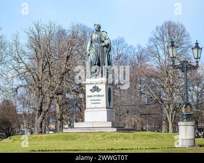 Carl Johans Park con la statua del re Karl Johan XIV in un primo giorno di primavera a Norrköping. Norrkoping è una storica città industriale della Svezia. Foto Stock