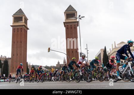 L'ultima tappa della volta a Catalunya inizia con Tadej Pogacar come leader indiscusso, partendo e finendo a Barcellona, ​​culminating nella salita del monte Montjuic. Tadej Pogacar si è dimostrato inarrestabile durante tutta la gara. Comienza la última etapa de la volta a Catalunya con Tadej Pogacar como Líder indiscutibile, con inicio y final en Barcelona, culminando en la montaña de Montjuic. Tadej Pogacar se ha mostrado intratable durante toda la carrera. IN PIC: Tadej Pogacar News Sports-Barcelona, Spagna - domenica 24 marzo 2024 (foto di Eric Renom/LaPresse) Foto Stock