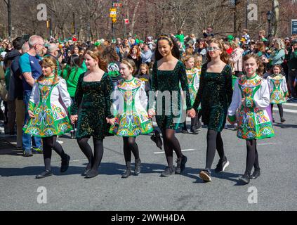 49esima parata annuale del giorno di San Patrizio nel 2024 a Park Slope Brooklyn, New York. Foto Stock