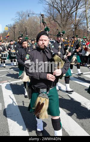 49esima parata annuale del giorno di San Patrizio nel 2024 a Park Slope Brooklyn, New York. Foto Stock