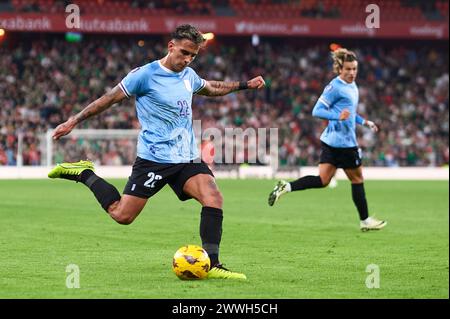 Bilbao, Spagna. 23 marzo 2024. Rodrigo Zalazar dell'Uruguay con il pallone durante l'amichevole Pais Vasco contro Uruguay all'Estadio de San Mames il 23 marzo 2024 a Bilbao, Spagna. Crediti: Cesar Ortiz Gonzalez/Alamy Live News Foto Stock