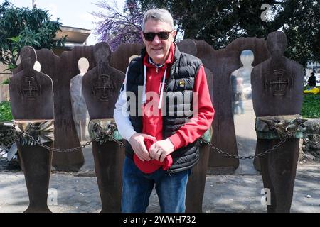 Il segretario CGIL Maurizio Landini alla tappa a porta San Paolo della &#x201c;Staffetta antifascista in bicicletta&#x201d;, per commemorare i caduti nella rappresaglia delle fosse ardeatine, promossa da CGIL Nazionale, Anpi ed Emergency, svoltasi a Roma, domenica, 24 marzo 2024 (foto Mauro Scrobogna/LaPresse) il segretario CGIL Maurizio Landini in occasione della sosta a porta San Paolo della "staffetta antifascista della bicicletta", per commemorare i morti nella rappresaglia fosse Ardeatina, promossa dalla CGIL Nazionale, Anpi e Emergency, che si è svolta a Roma, domenica 24 marzo 2024 (f Foto Stock