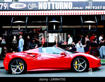 Melbourne, Victoria, Australia. 25 marzo 2024. MELBOURNE, AUSTRALIA - 24 MARZO: I fan festeggiano il pilota della Scuderia Ferrari Carlos Sainz che vince il Gran Premio d'Australia con Charles Leclerc della Ferrari al secondo posto a Melbourne, Australia (Credit Image: © Chris Putnam/ZUMA Press Wire) SOLO USO EDITORIALE! Non per USO commerciale! Crediti: ZUMA Press, Inc./Alamy Live News Foto Stock