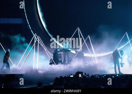 Calvin Harris e Ellie Goulding si esibiscono dal vivo alla cerimonia di premiazione del BRIT 2024, O2 Arena, Londra, il 2 marzo 2024 Calvin Harris (Adam Richard Wiles) è un DJ, produttore discografico, cantante e compositore scozzese. Il suo album di debutto, i Created disco, è stato pubblicato nel '07. Ellie Goulding (Elena Jane Goulding) è una cantante inglese. Sono nominati insieme per la loro canzone "Miracle" a questo Brit Awards e una serie di altre nomination. Foto Stock