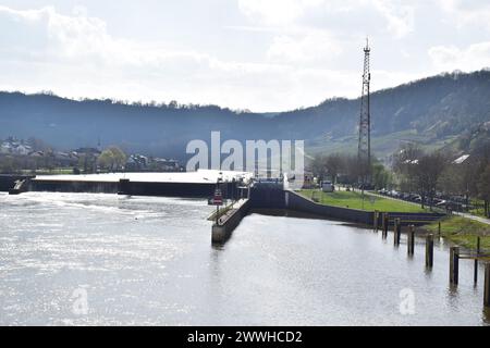 Chiusa sulla Mosella Grevenmacher (L) / Wellen (D) Foto Stock