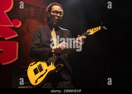 Londra, Regno Unito. 23 marzo 2024. Il chitarrista Paul Gilbert della rock band americana Mr. Big si esibisce all'O2 Shepherd's Bush Empire. Crediti: Justin ng/Alamy Live News come parte del loro tour "The Big Finish" crediti: Justin ng/Alamy Live News Foto Stock