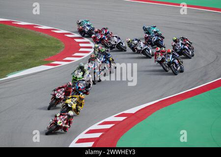 Barcellona, Spagna. 24 marzo 2024. Primo giro durante Pirelli Catalunya Round - Round 2 - Race2, World Superbike - SBK race a Barcellona, Spagna, 24 marzo 2024 Credit: Independent Photo Agency/Alamy Live News Foto Stock