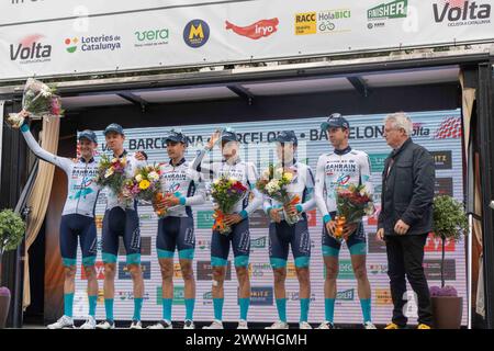 Barcellona, Spagna. 24 marzo 2024. Tadej Pogacar è stato proclamato vincitore del volta de Catalunya per 3 31 contro il suo concorrente Mikel Landa. Tadej Pogacar es proclamado ganador de la volta de Catalunya con una ventaja de 3 31 sobre su competidor Mikel Landa. IN PIC: News Sports-Barcellona, Spagna - domenica 24 marzo 2024 (foto di Eric Renom/LaPresse) credito: LaPresse/Alamy Live News Foto Stock