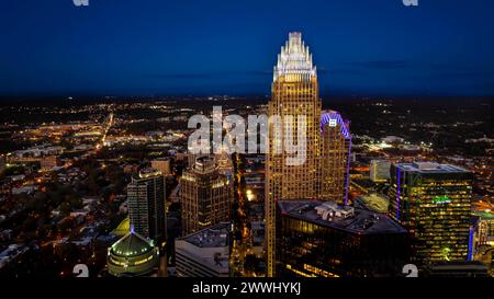 Veduta aerea notturna della Queen City, Charlotte North Carolina Vista aerea della Queen City, Charlotte, North Carolina Vista aerea notturna della Quee Foto Stock