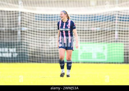 Londra, Regno Unito. 24 marzo 2024. Erin Corrigan (12 Dulwich Hamlet) durante la partita di London and South East Regional Womens Premier League tra Dulwich Hamlet e Sutton United a Champion Hill. Crediti: Liam Asman/Alamy Live News Foto Stock