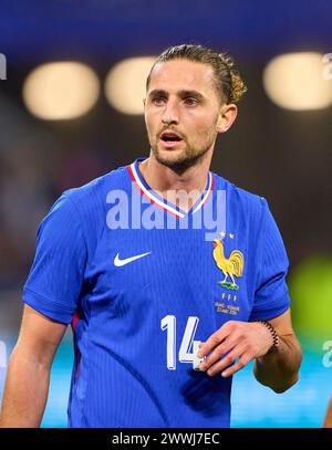 Adrien Rabiot, fra 14 nella partita amichevole FRANCIA - GERMANIA 0-2 FRANKREICH - DEUTSCHLAND 0-2 in preparazione ai Campionati europei 2024 il 23 marzo 2024 a Lione, Francia. © Peter Schatz / Alamy Live News Foto Stock