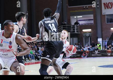 Tortona, Italia. 24 marzo 2024. #4 Mannion Niccolo (Openjobmetis Varese) durante Bertram Derthona Tortona vs Openjobmetis Varese, partita di serie A di pallacanestro A Tortona, Italia, 24 marzo 2024 Credit: Independent Photo Agency/Alamy Live News Foto Stock