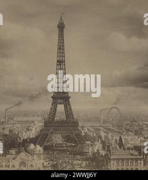 Stereografo vintage della Torre Eiffel a Parigi in Francia durante l'esposizione universale del 1889 con la grande Roue de Paris Ferris Wheel Foto Stock