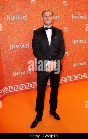 Rurik Gislason bei der Premiere vom Musical „Hercules“ AM 24.03.2024 ad Amburgo Foto Stock