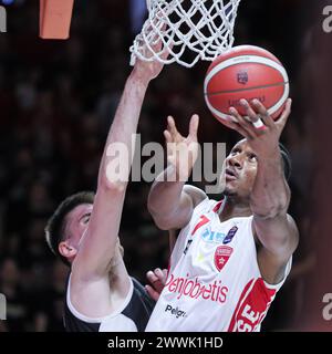 Tortona, Italia. 24 marzo 2024. #7 Spencer Skylar (Openjobmetis Varese) durante Bertram Derthona Tortona vs Openjobmetis Varese, partita di serie A di pallacanestro A Tortona, Italia, 24 marzo 2024 Credit: Independent Photo Agency/Alamy Live News Foto Stock