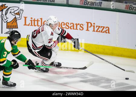 Londra, Canada. 24 marzo 2024. I London Knights sconfiggono i Guelph Storm 3-0 nell'ultima partita della stagione 2023-2024. Vilmer Alriksson (25) di Guelph Storm durante il secondo periodo. (SOLO EDITORIALE) crediti: Luke Durda/Alamy Live News Foto Stock