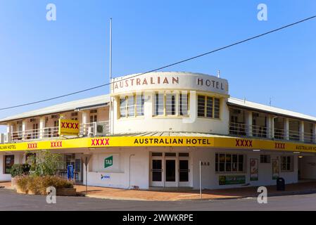 Hotel Australiano in stile Art Deco in mattoni costruito nel 1939 sulle rive del fiume Balonne St George Queensland Australia Foto Stock