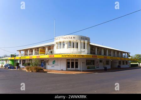 Hotel Australiano in stile Art Deco in mattoni costruito nel 1939 sulle rive del fiume Balonne St George Queensland Australia Foto Stock