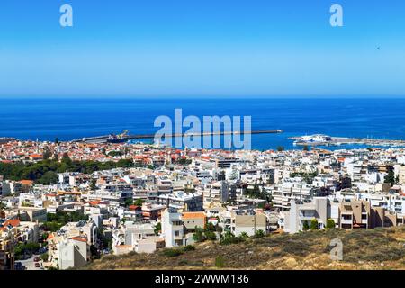 La città portuale di Rethymno sull'isola di Creta (Grecia) Foto Stock