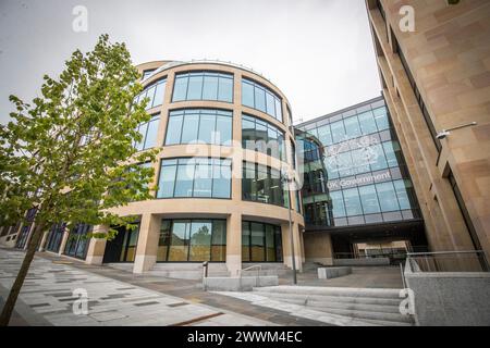 Foto datata 10/08/2020 della Queen Elizabeth House, il nuovo hub governativo del Regno Unito a Edimburgo. L'Agenzia spaziale del Regno Unito sta aprendo per la prima volta un ufficio in Scozia per sostenere il crescente settore spaziale del paese. L'agenzia governativa del Regno Unito aprirà un ufficio presso la Queen Elizabeth House di Edimburgo, che ospita già diversi dipartimenti del Regno Unito. Data di pubblicazione: Lunedì 25 marzo 2024. Foto Stock