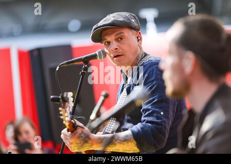 Lipsia, Germania. 24 marzo 2024. Philipp Burger, cantante e chitarrista altoatesino, canta durante la sua presentazione alla Fiera del Libro di Lipsia. Crediti: Jan Woitas/dpa/Alamy Live News Foto Stock