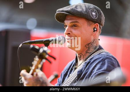 Lipsia, Germania. 24 marzo 2024. Philipp Burger, cantante e chitarrista altoatesino, canta durante la sua presentazione alla Fiera del Libro di Lipsia. Crediti: Jan Woitas/dpa/Alamy Live News Foto Stock