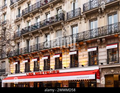 5 dicembre 2023 - Vista esterna del ristorante Les Editeurs, Odéon, Parigi. Les Editeurs è un rinomato ristorante situato nel cuore di Parigi, Franc Foto Stock