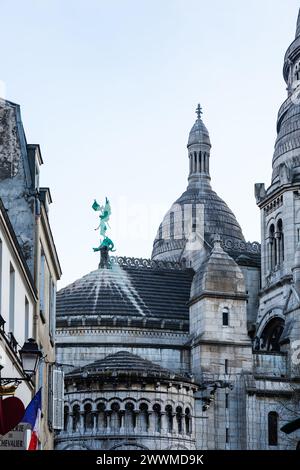 5 dicembre 2023 - la Basilica del Sacro cuore di Montmartre, comunemente nota come Basilica del Sacro cuore di Cœur e spesso semplicemente Sacro-Cœur, è un cattolico romano Foto Stock