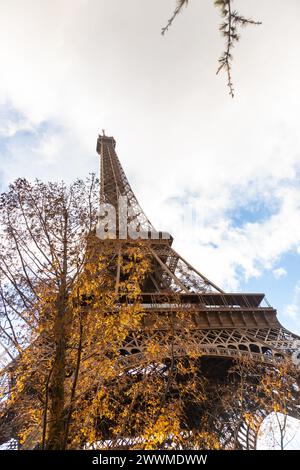 5 dicembre 2023 - Torre Eiffel, Parigi, Francia. Foto Stock