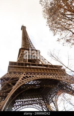 5 dicembre 2023 - Torre Eiffel, Parigi, Francia. Foto Stock