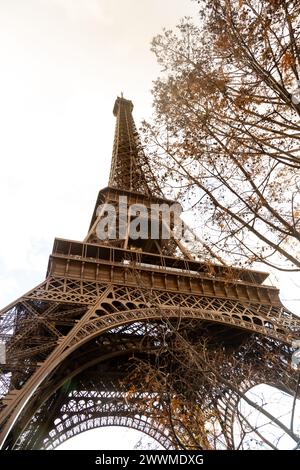 5 dicembre 2023 - Torre Eiffel, Parigi, Francia. Foto Stock