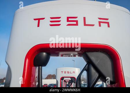 Xinzo de limia, spagna - 12 22 2023: Stazione di ricarica per auto Tesla EV Super Charger Foto Stock