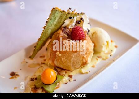 Un dessert del ristorante dell'Hotel El Prado, a Puigcerdà, con cucina tradizionale dei Pirenei (Cerdanya, Girona, Catalogna, Spagna, Pirenei) Foto Stock