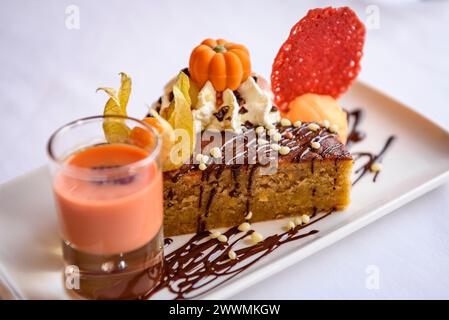 Un dessert del ristorante dell'Hotel El Prado, a Puigcerdà, con cucina tradizionale dei Pirenei (Cerdanya, Girona, Catalogna, Spagna, Pirenei) Foto Stock