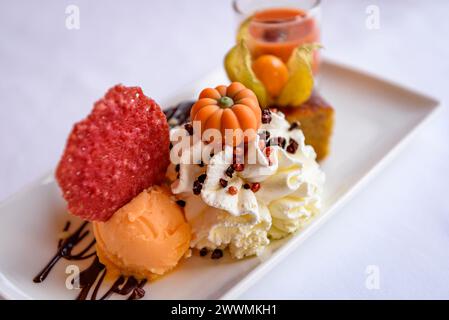 Un dessert del ristorante dell'Hotel El Prado, a Puigcerdà, con cucina tradizionale dei Pirenei (Cerdanya, Girona, Catalogna, Spagna, Pirenei) Foto Stock