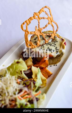 Un piatto del ristorante dell'Hotel El Prado, a Puigcerdà, con cucina tradizionale dei Pirenei (Cerdanya, Girona, Catalogna, Spagna, Pirenei) Foto Stock